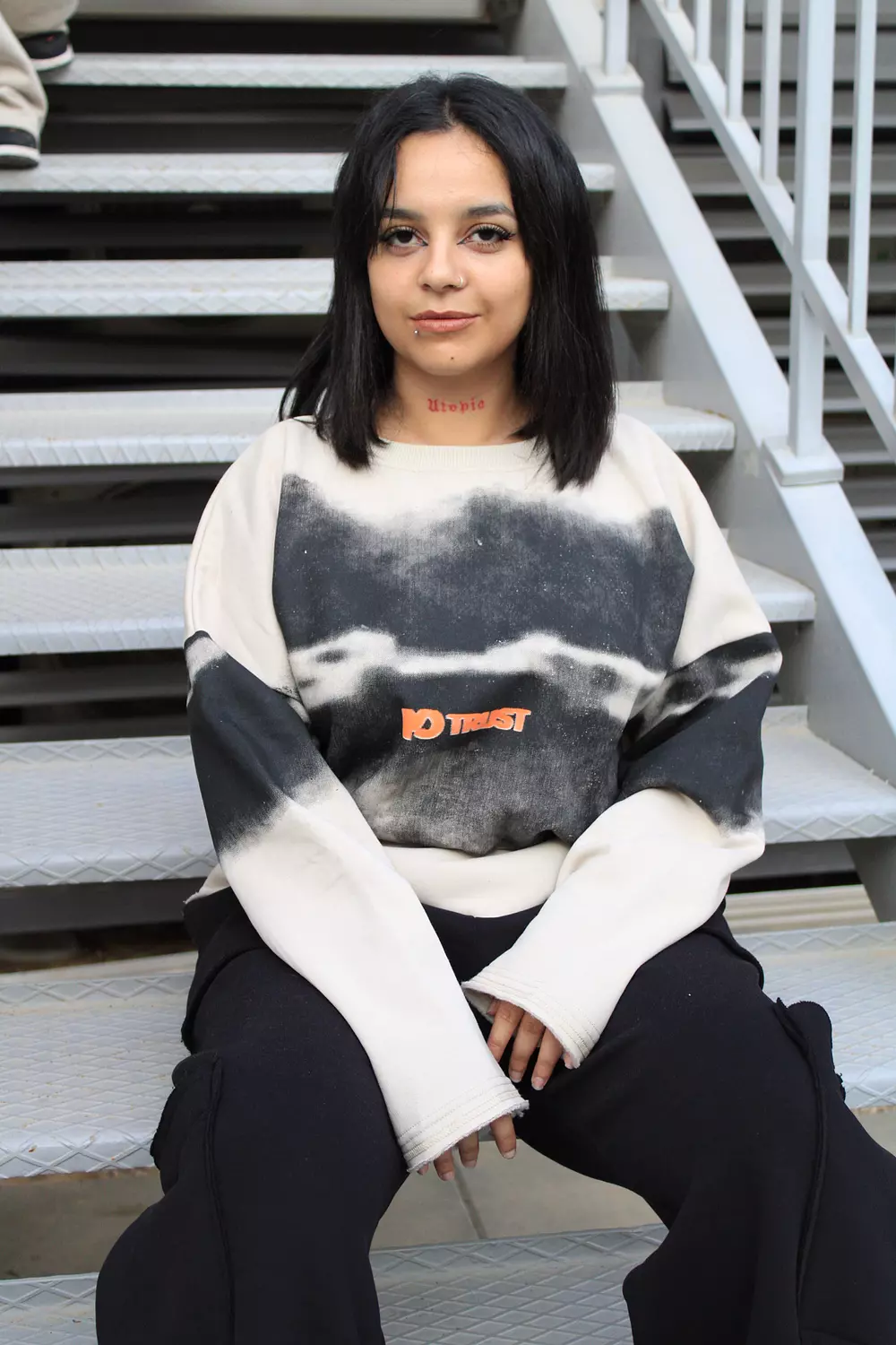  Crewneck beige   -2nd-img