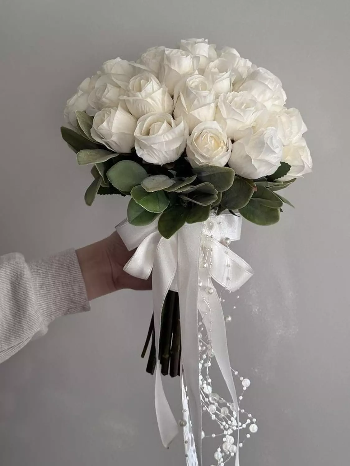 Elegant white bouquet 2 image