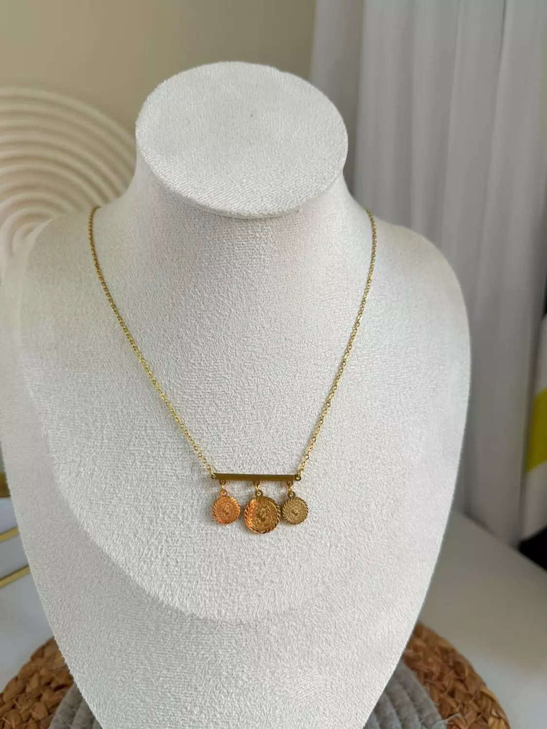 Gold necklace  image