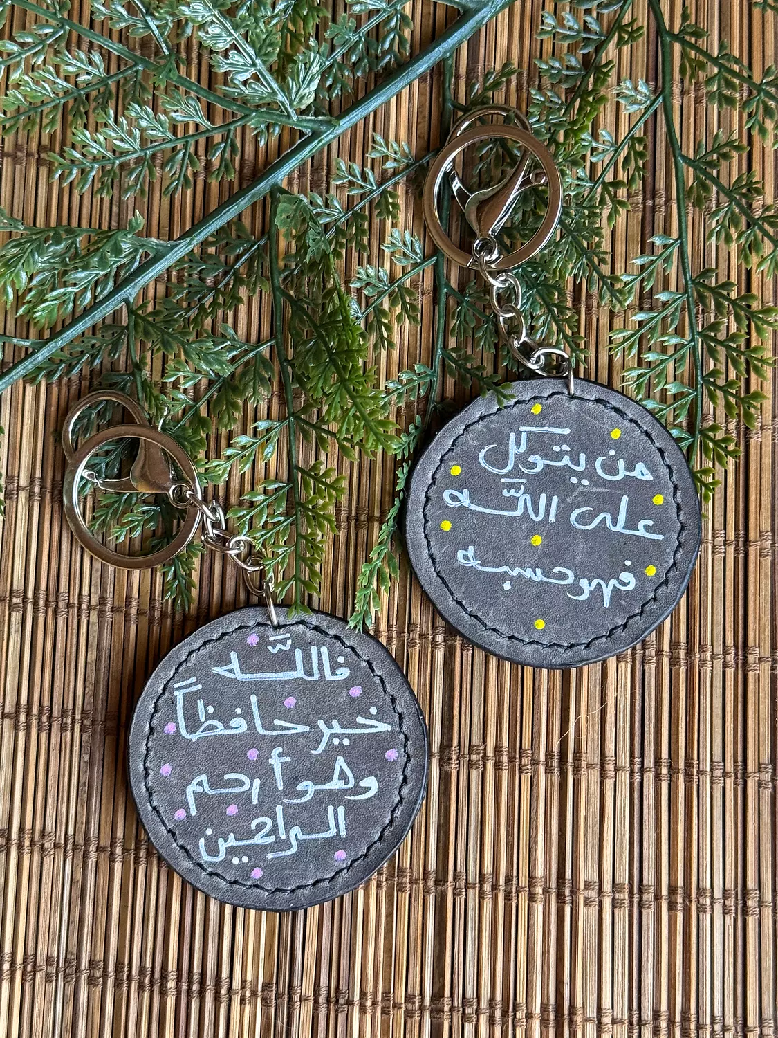 Natural Leather Quote Keychain " Grey Round " ( Stock ) 1