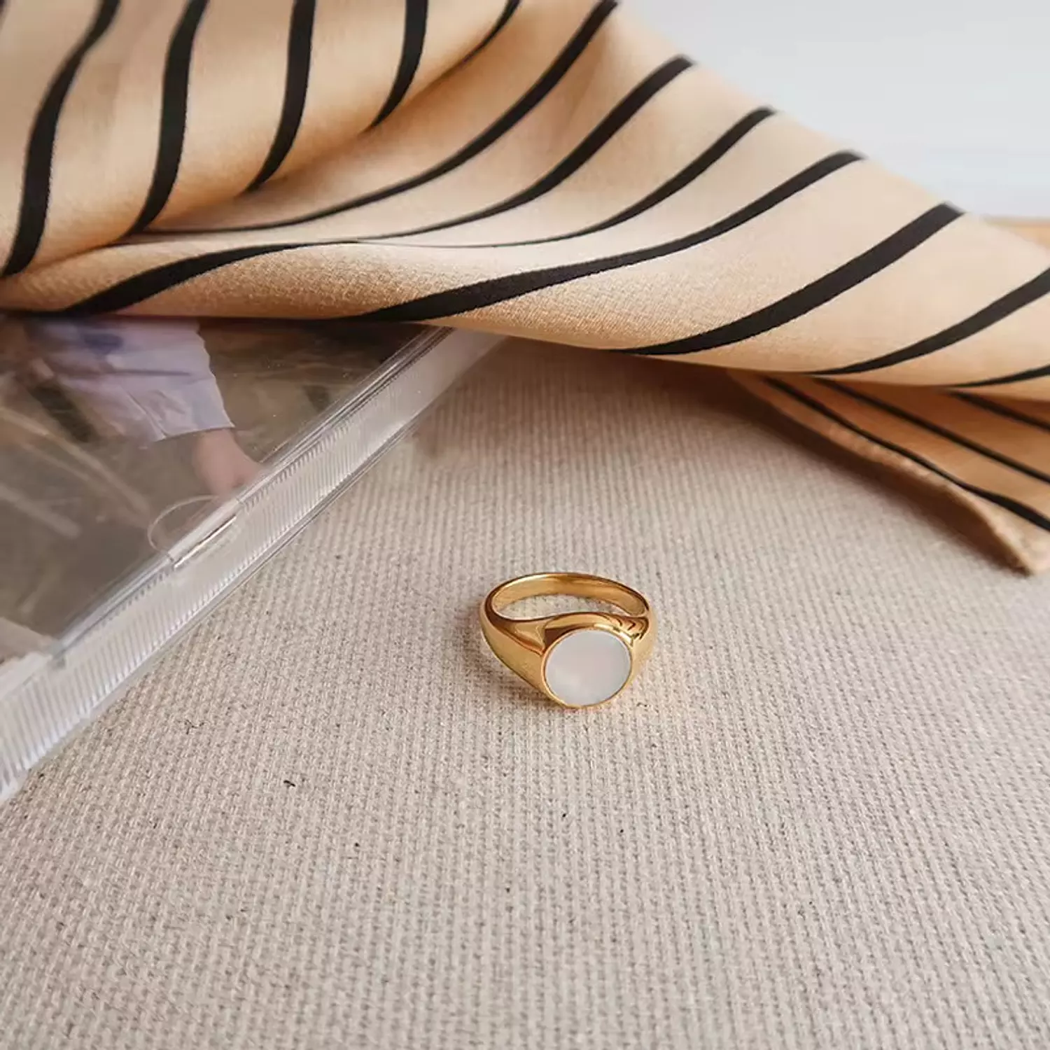 Shell chunky ring hover image