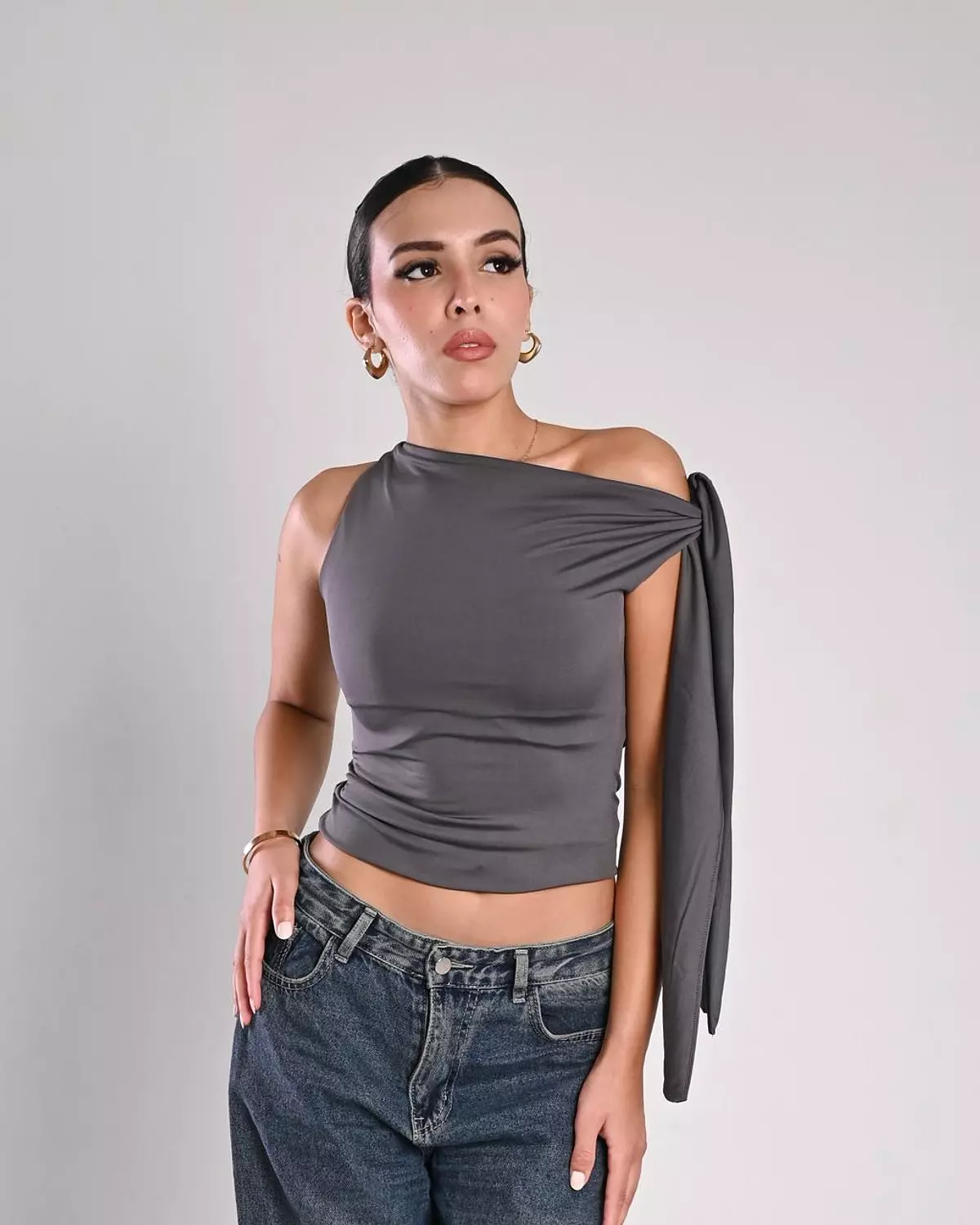 Knotted top in charcoal image