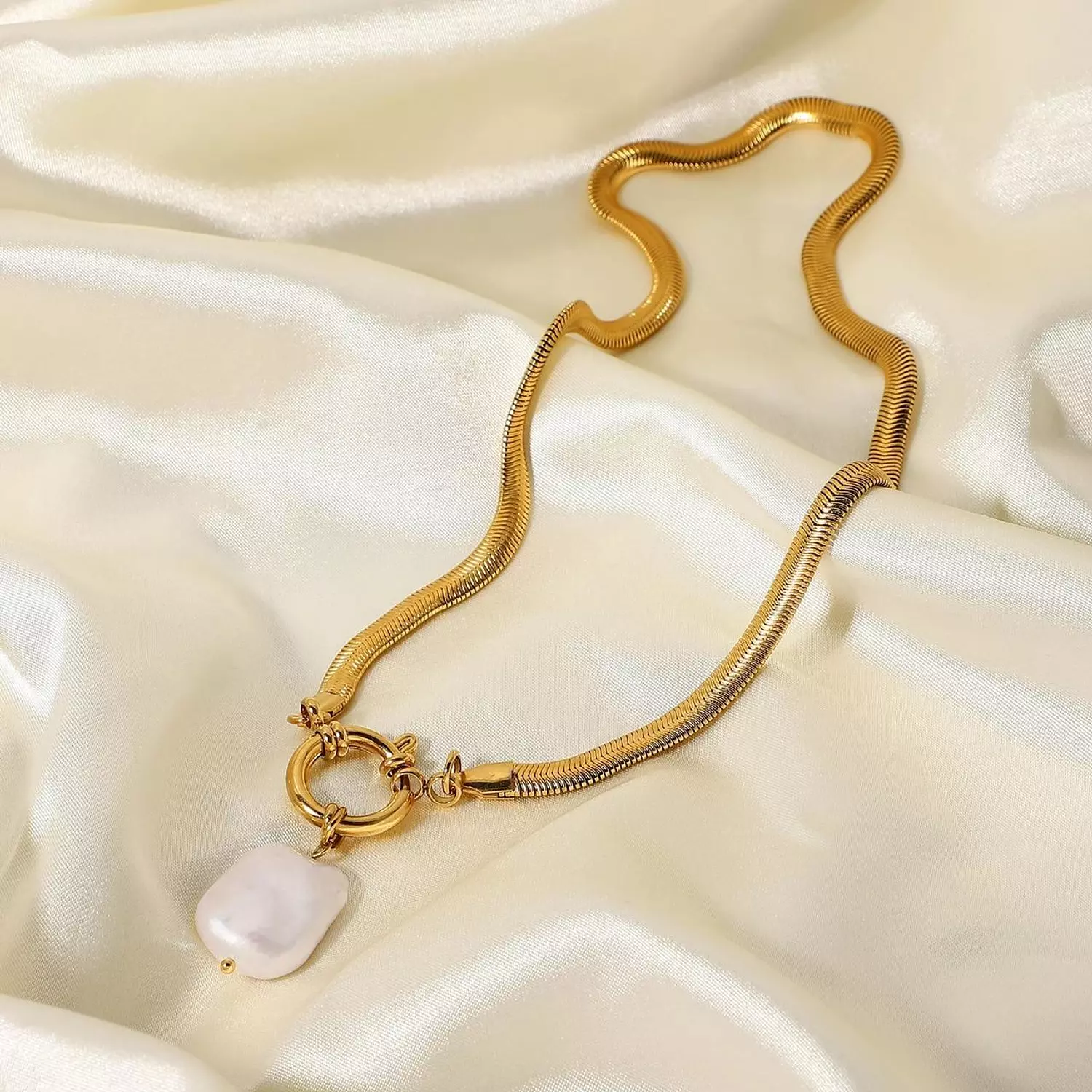 White onyx flat necklace image