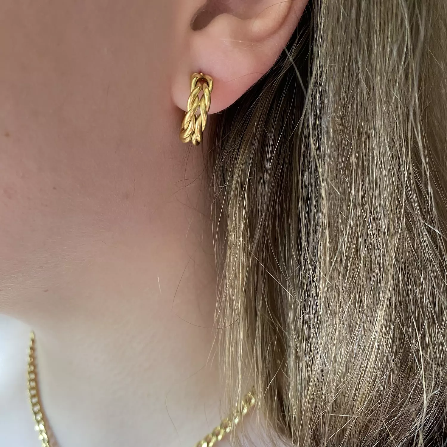 Twisted hoop earrings image