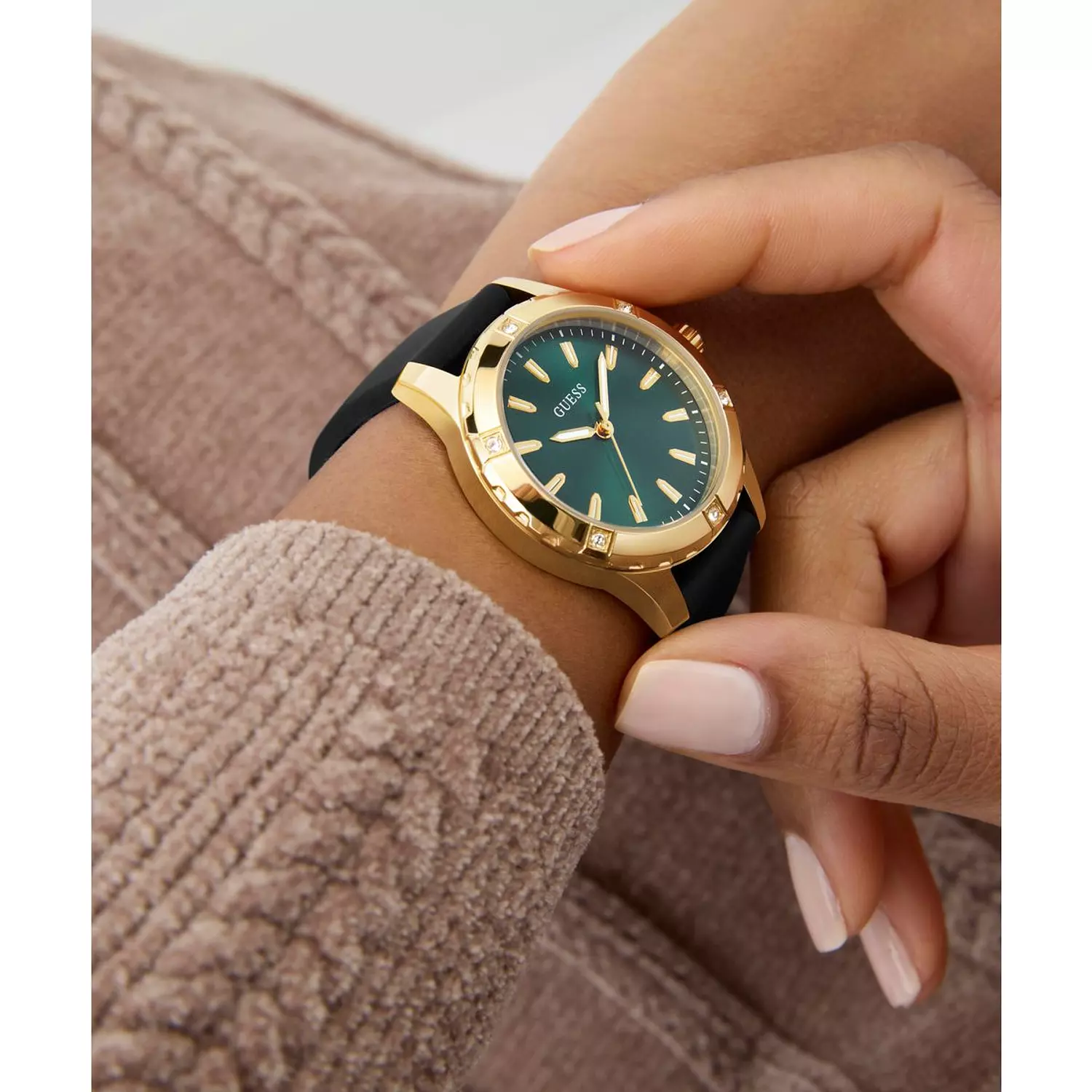 GUESS MIST Ladies Black Gold Tone Analog Watch BLACK Silicone Smooth Strap 7