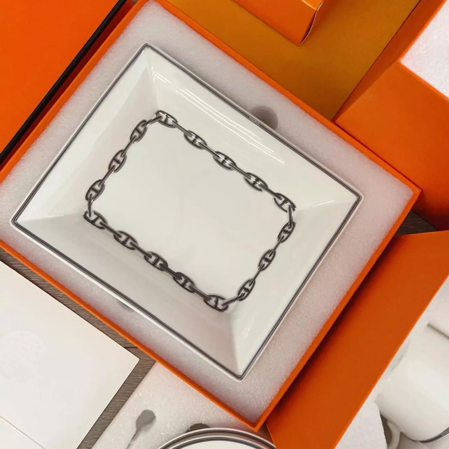 luxurious Hermès Chaine d'Ancre porcelain tea set in platinum silver, featuring iconic anchor chain motifs 5