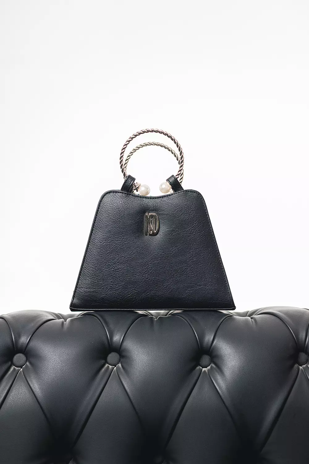 <p><span style="color: #000000ff"><br>Black Elite Aura</span></p>