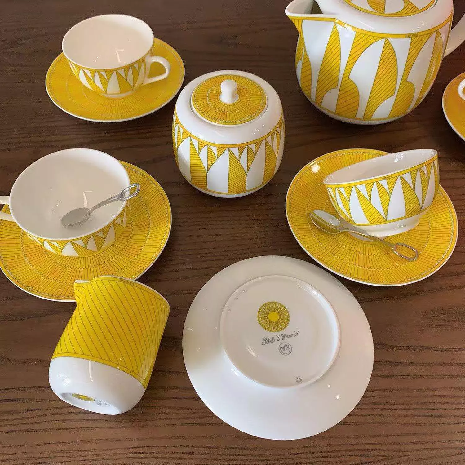 Hermès Soleil d'Hermès porcelain tea set in a bright yellow and white pattern 4