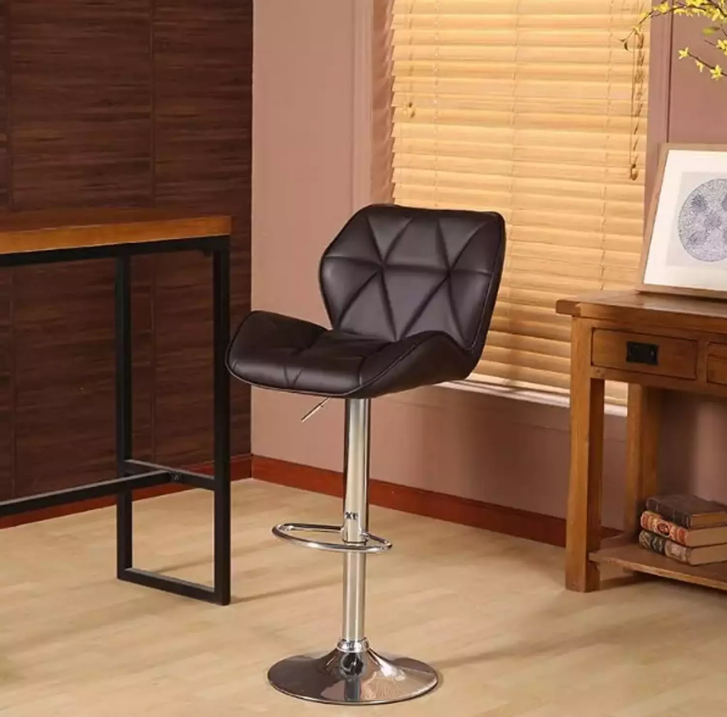 كرسي بار جلد تطريز مثلثات اسود image