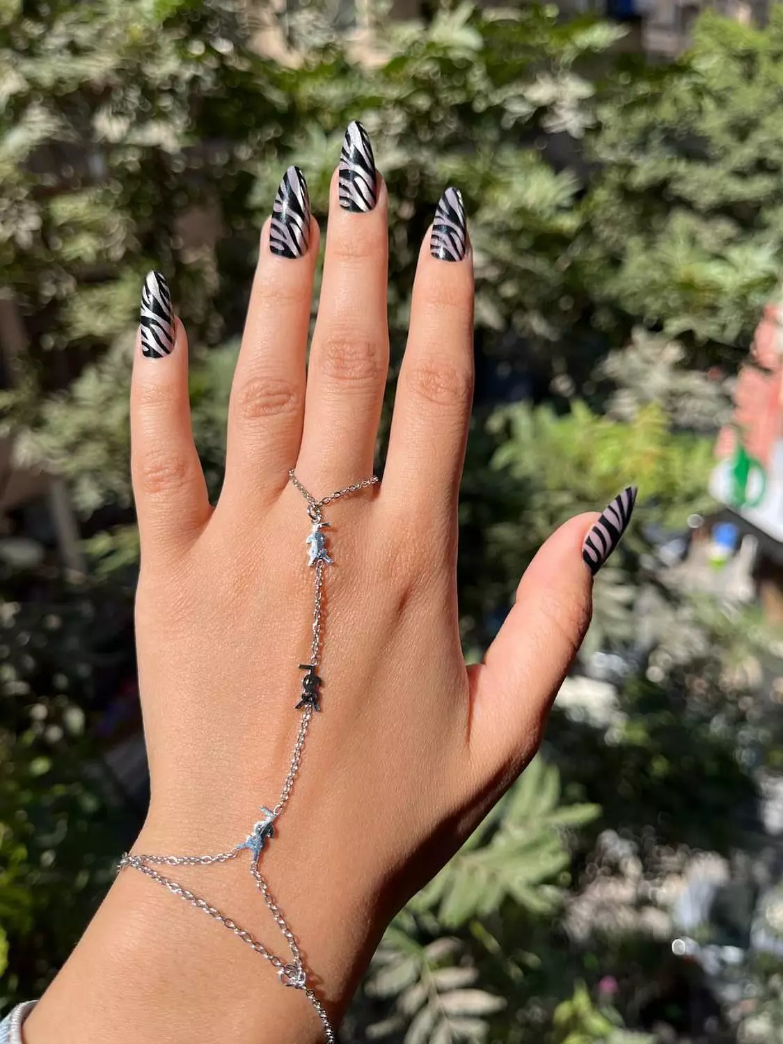 Hand-chain  H5 hover image