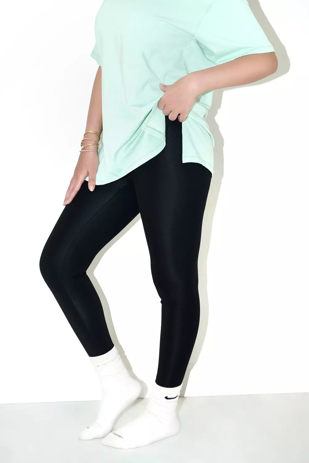 ShadowCore – sleek, high-waisted leggings with a subtle, sculpting design 3