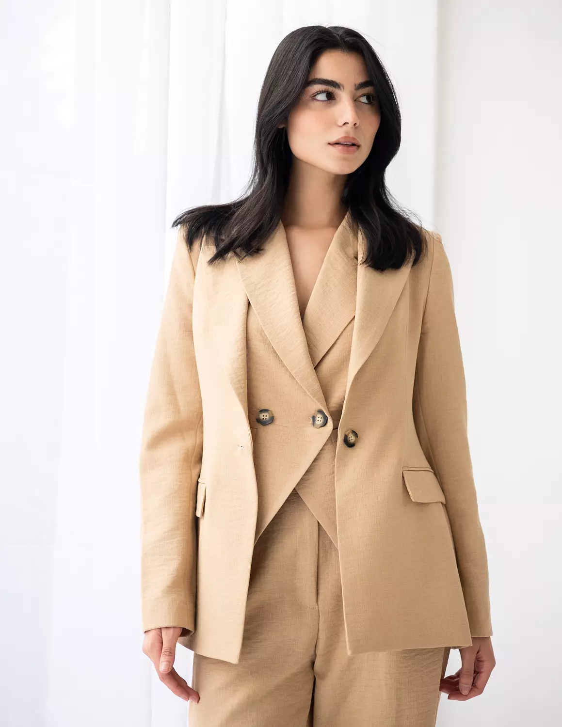 <p><strong><span style="color: rgb(0, 0, 0)">Honey beige linen blazer</span></strong><br></p>