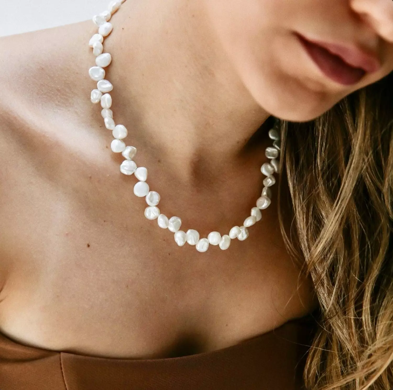 Random pearls chocker  image