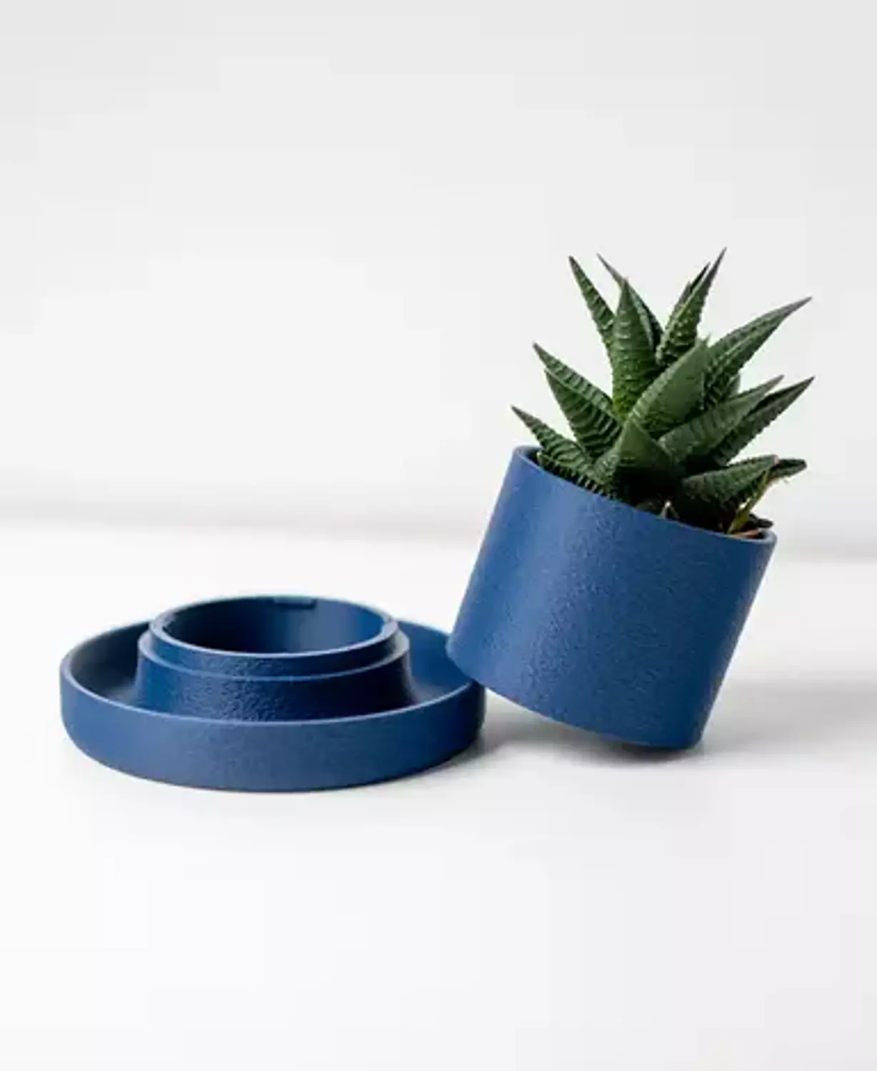 Charles planter hover image