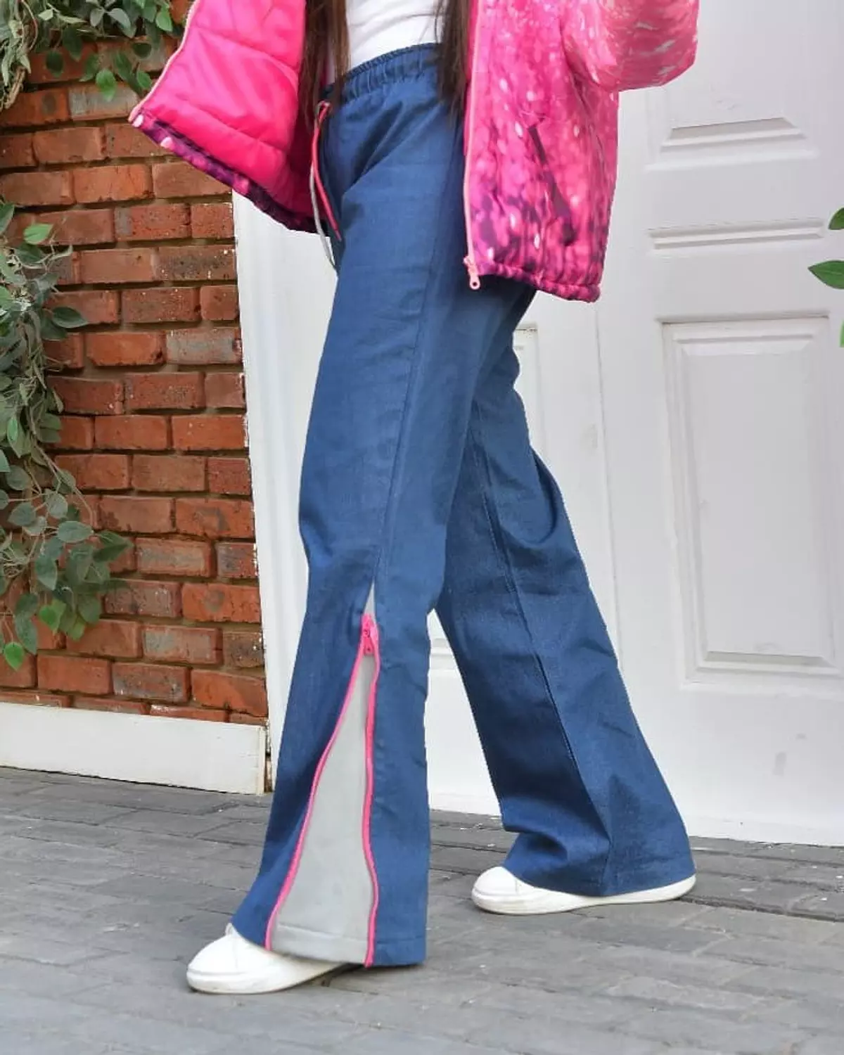 <h3><span style="color: #121118">Pants</span></h3>