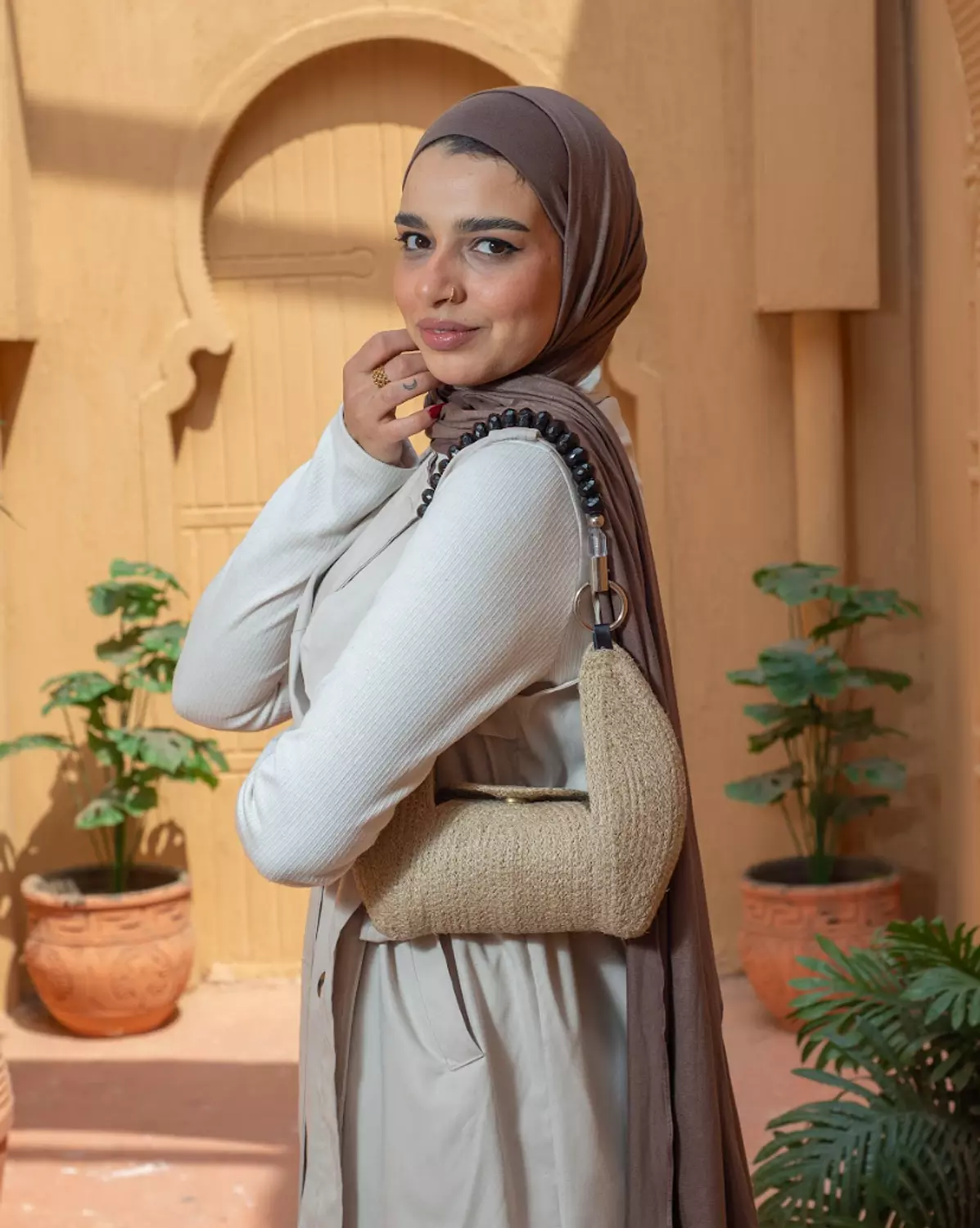 Hand bag (beige) hover image