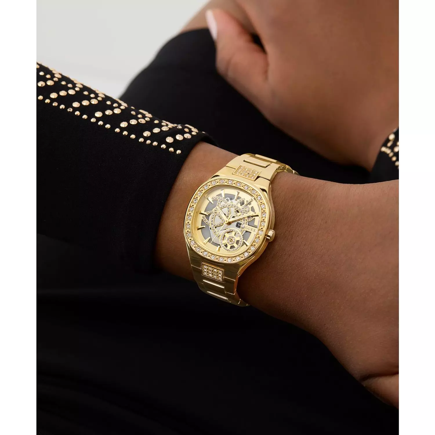 GUESS Ladies Gold Tone Analog Watch Gold Tone Stainless Steel Bracelet GW0941L2 4