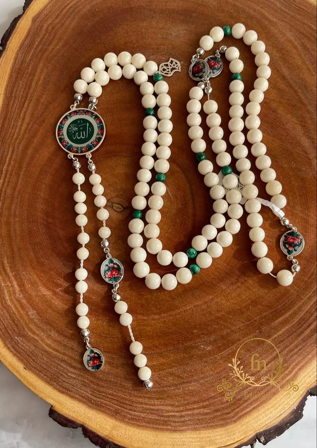 <p><br><a target="_blank" rel="noopener noreferrer nofollow" href="/shop/Earrings-14891"><strong>Seb7a  →</strong></a></p>