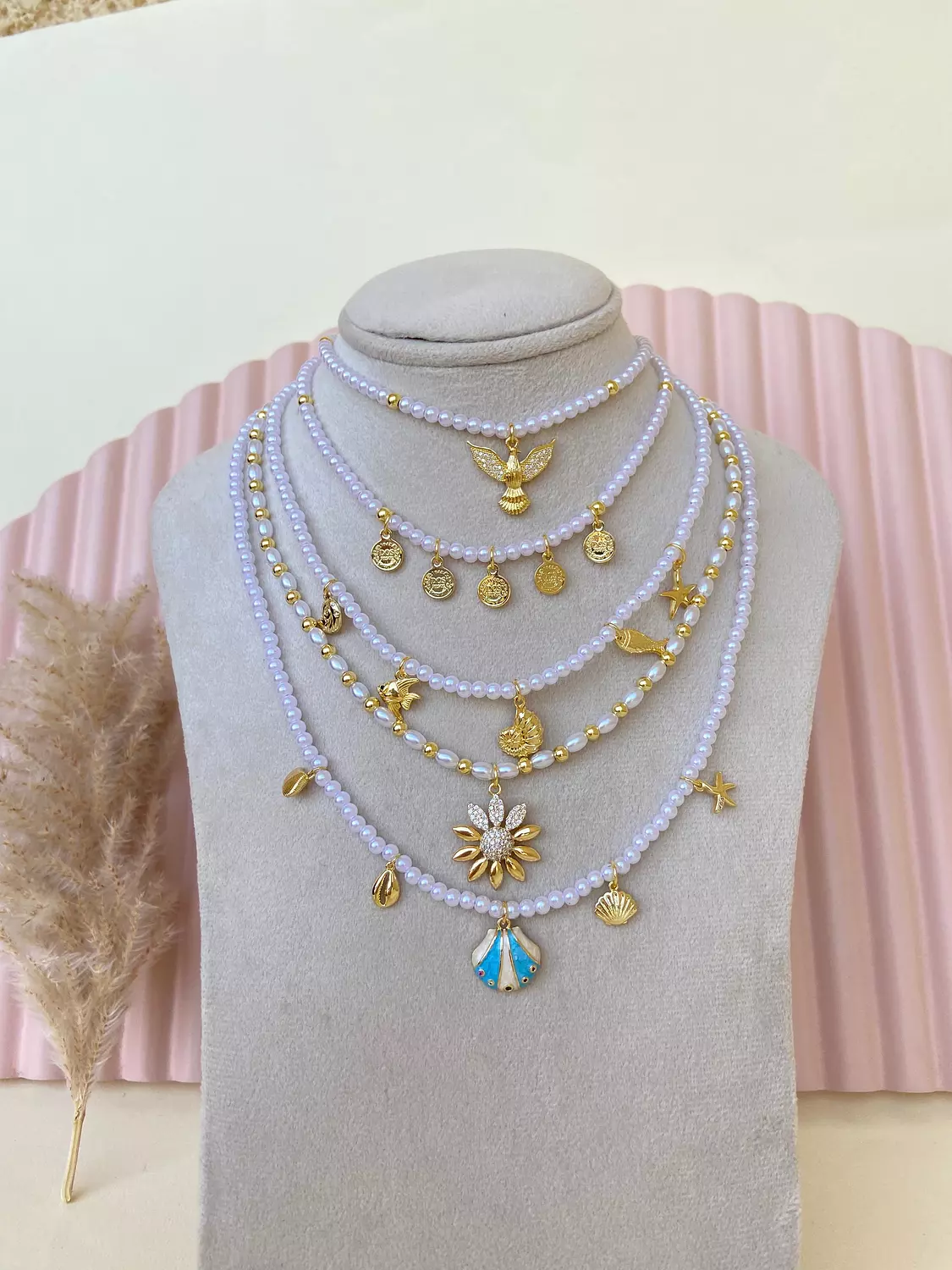 Shinny pearl-ed necklace  image