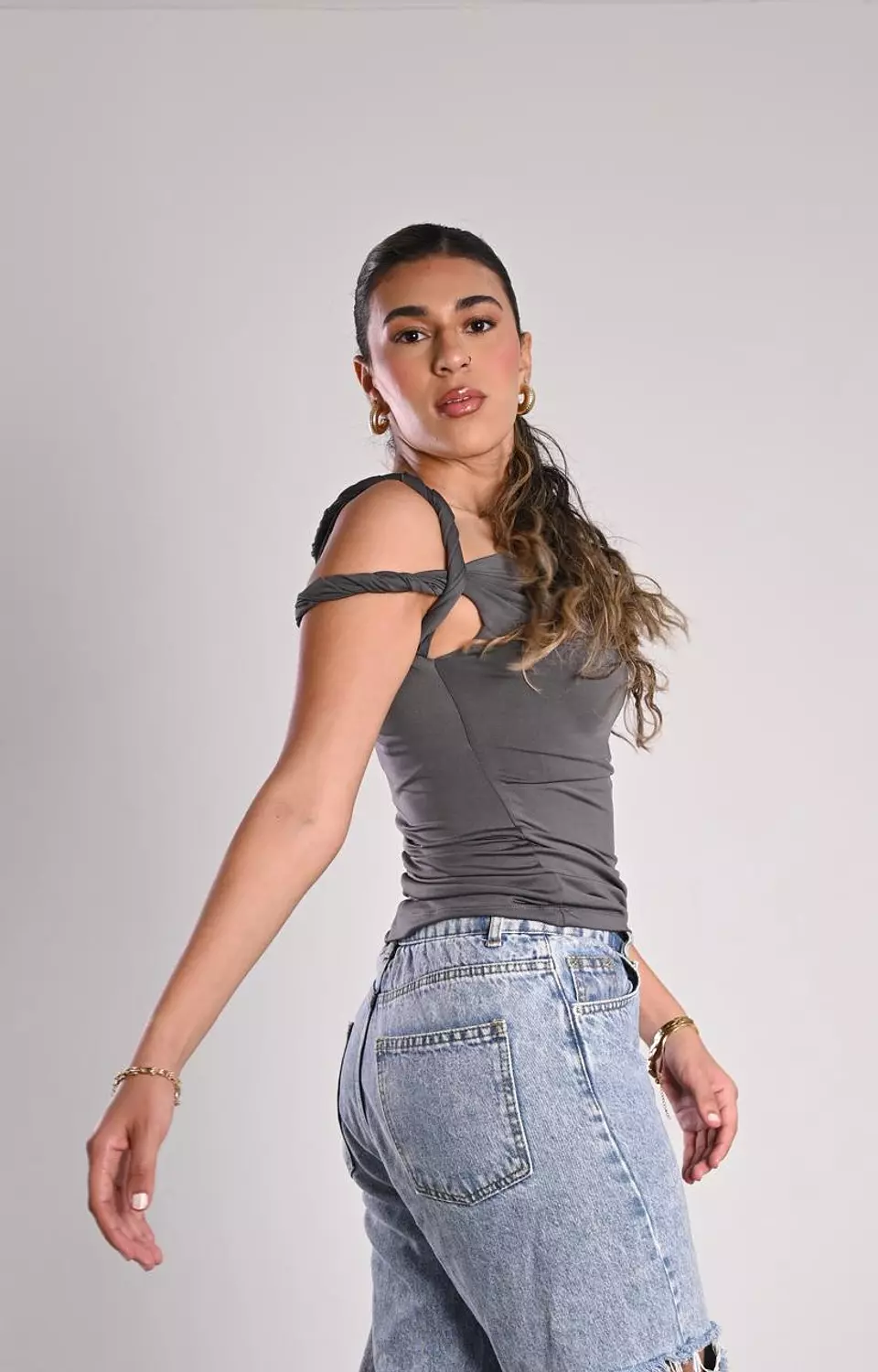 Double twisted top in charcoal 3