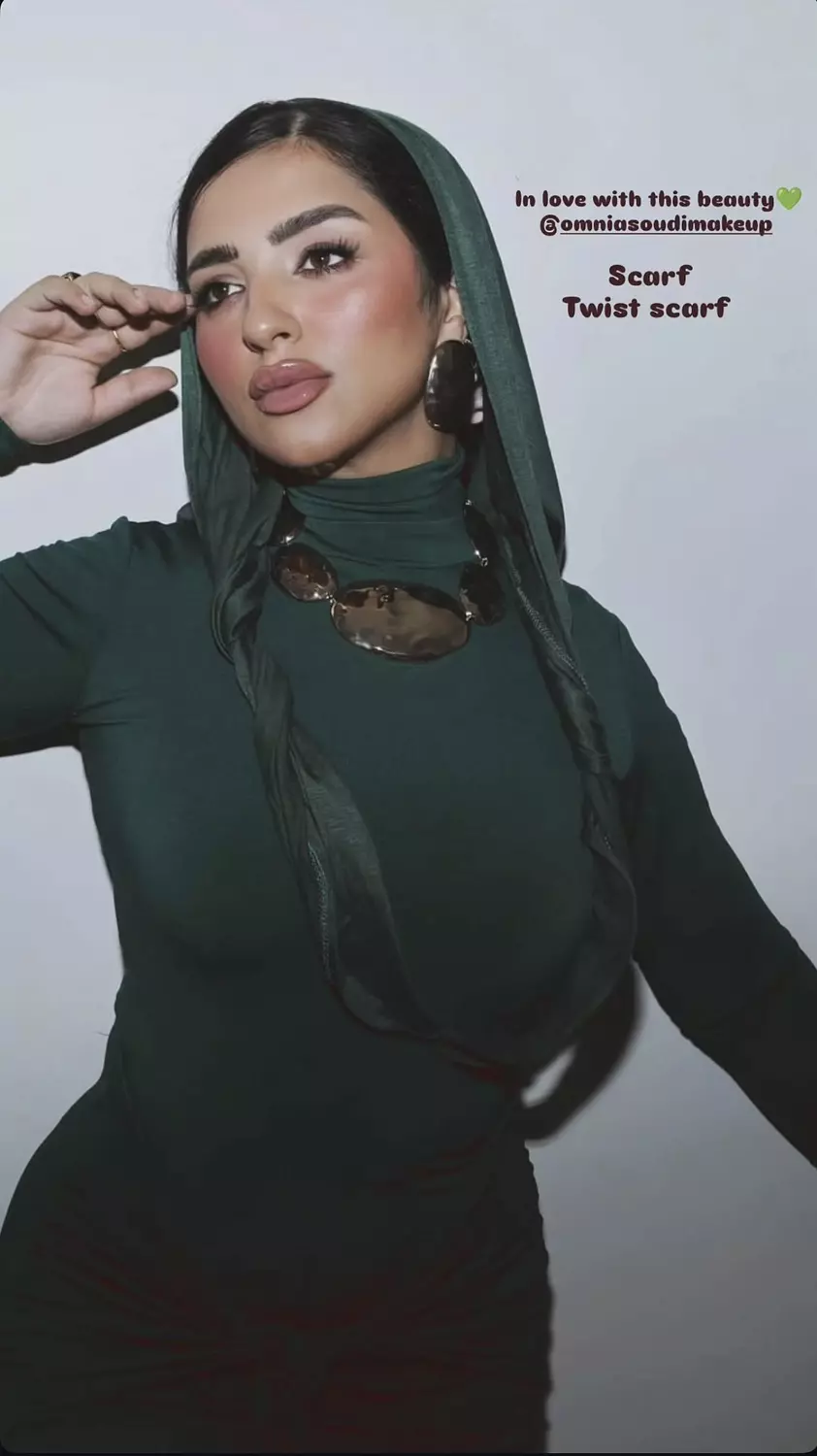 Twist Scarf image