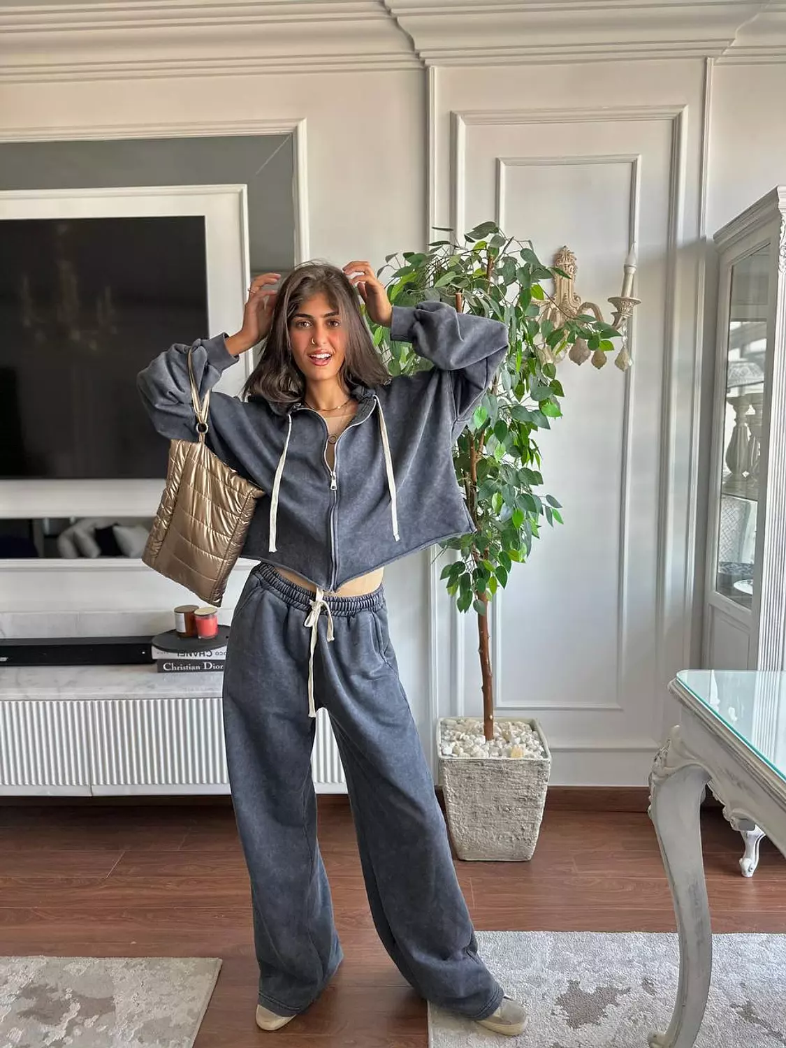 Cropped set image