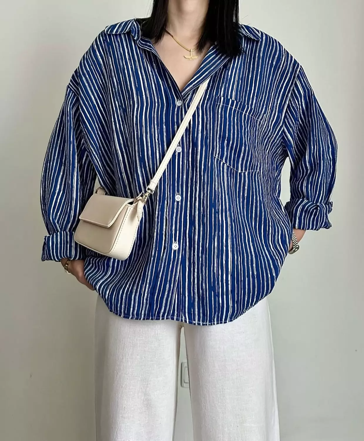 <h3 style="text-align: justify"><span style="color: #ffffff">Tops</span></h3>