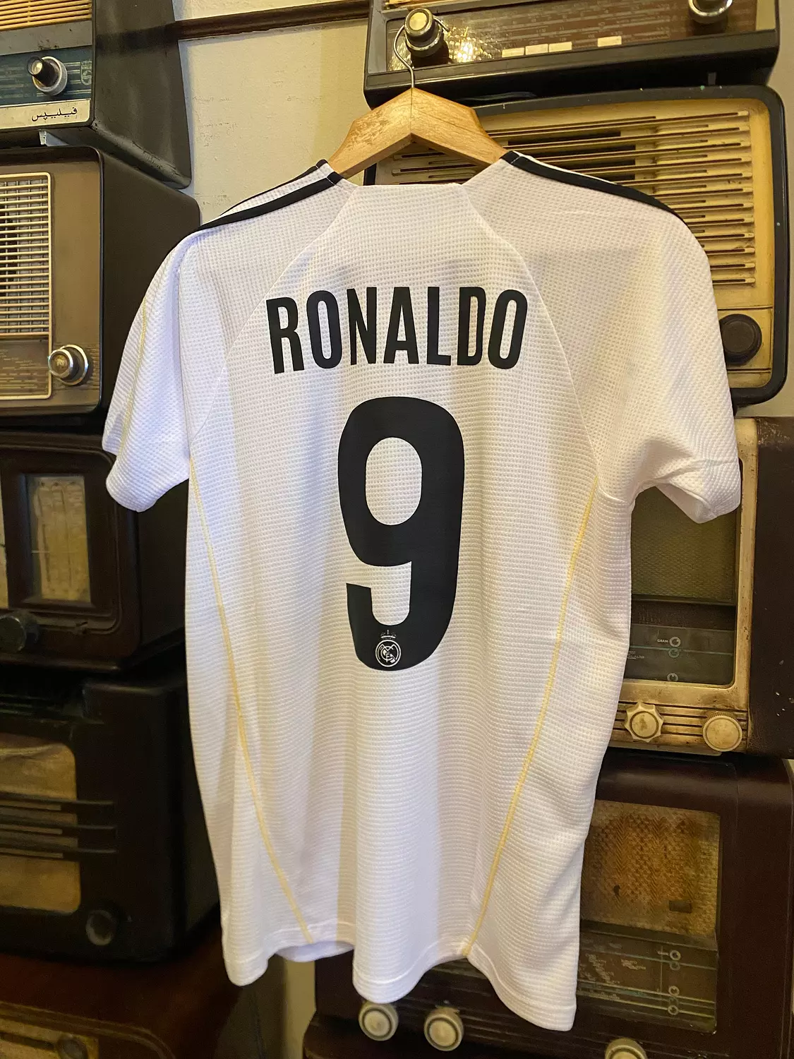 Real Madrid 2009/10 Home Jersey hover image