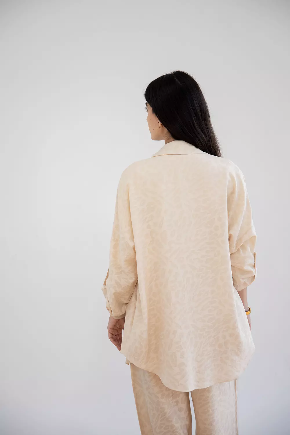 A Female Roar set in beige 3