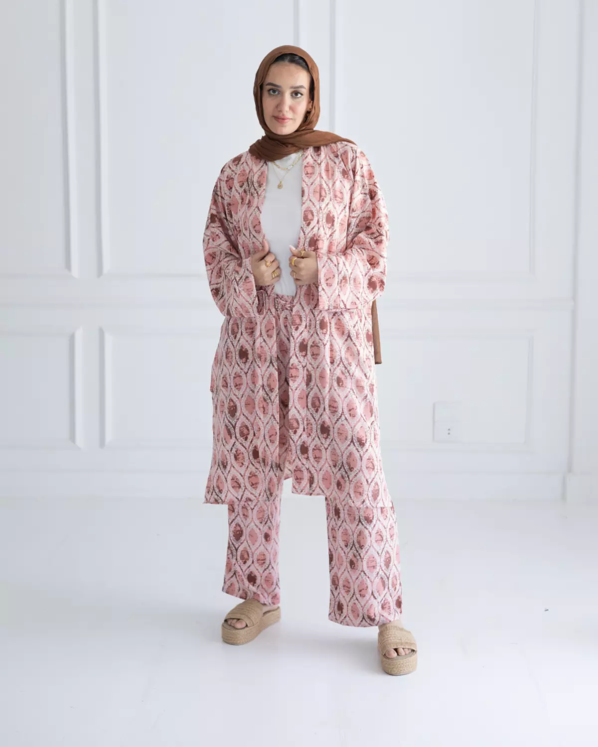 <p></p><h3><br><strong><span style="color: rgb(231, 1, 2)">Wide Variant Collection of elegant Cardigans with vibrant print &amp; simple unique designs</span></strong></h3>