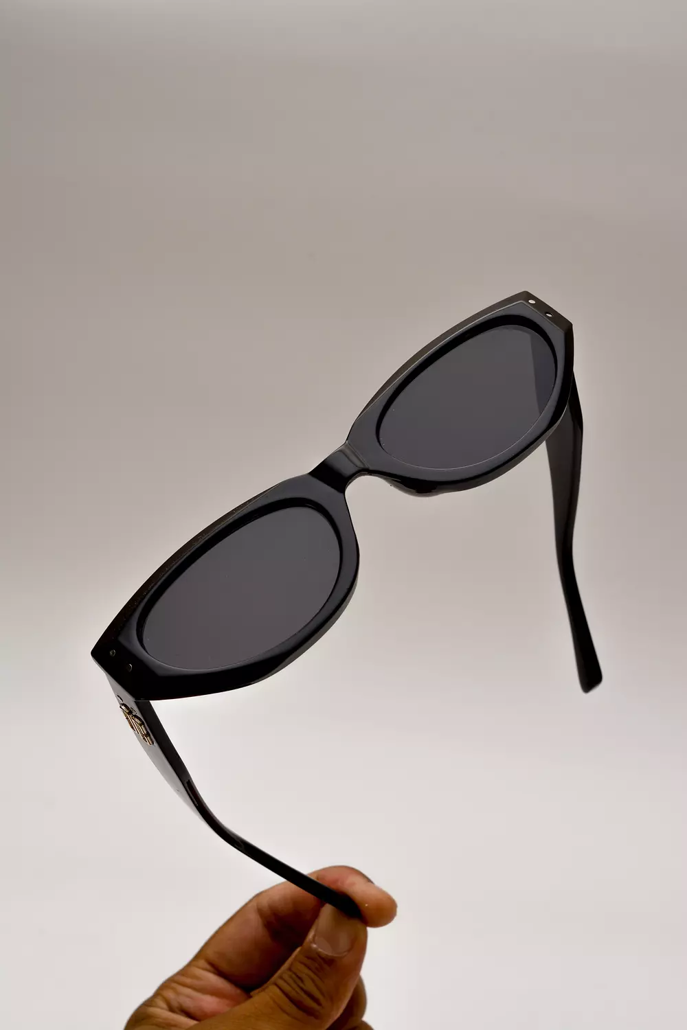 trendy sunglasses image