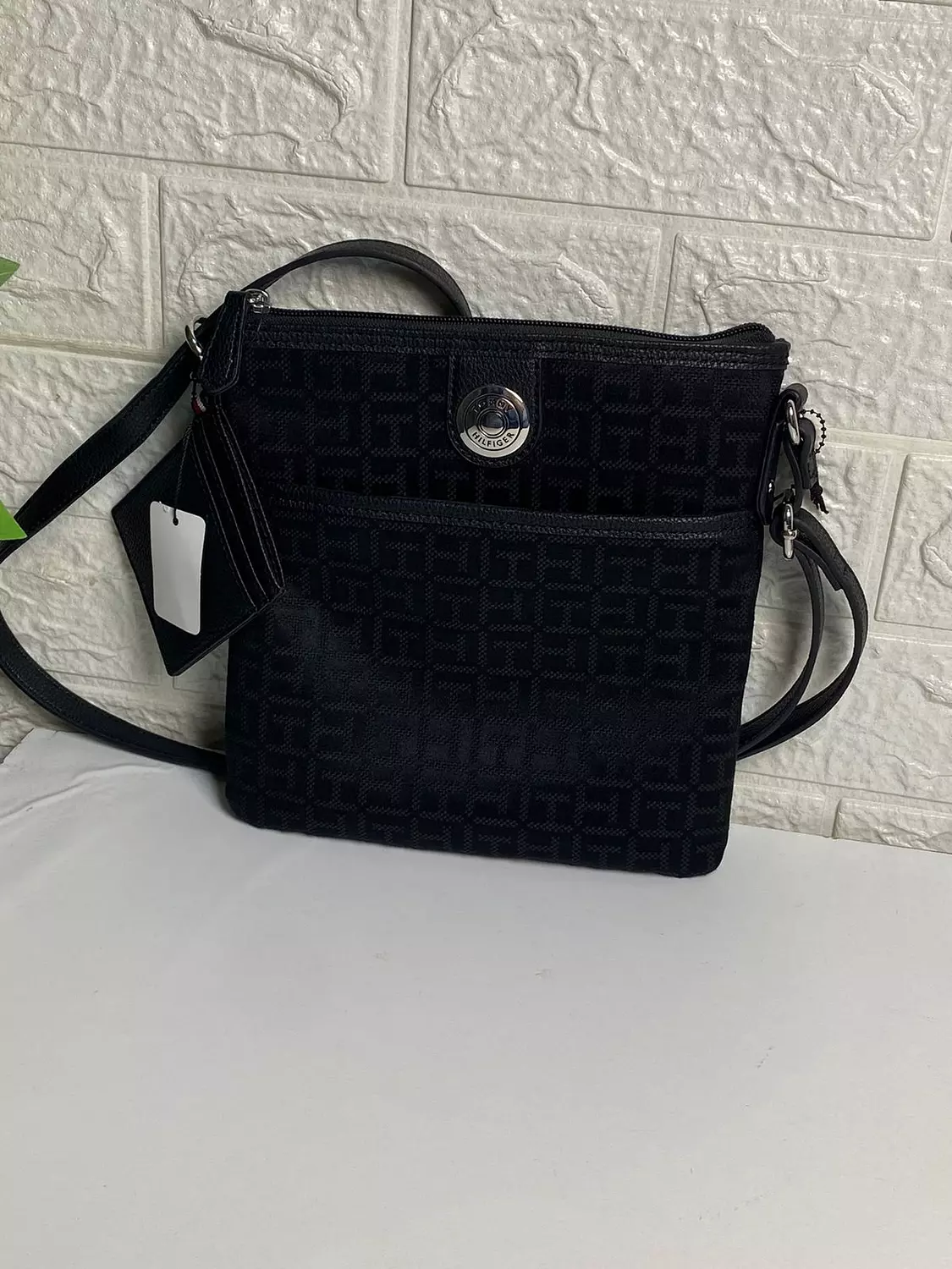 File cross bag  hover image