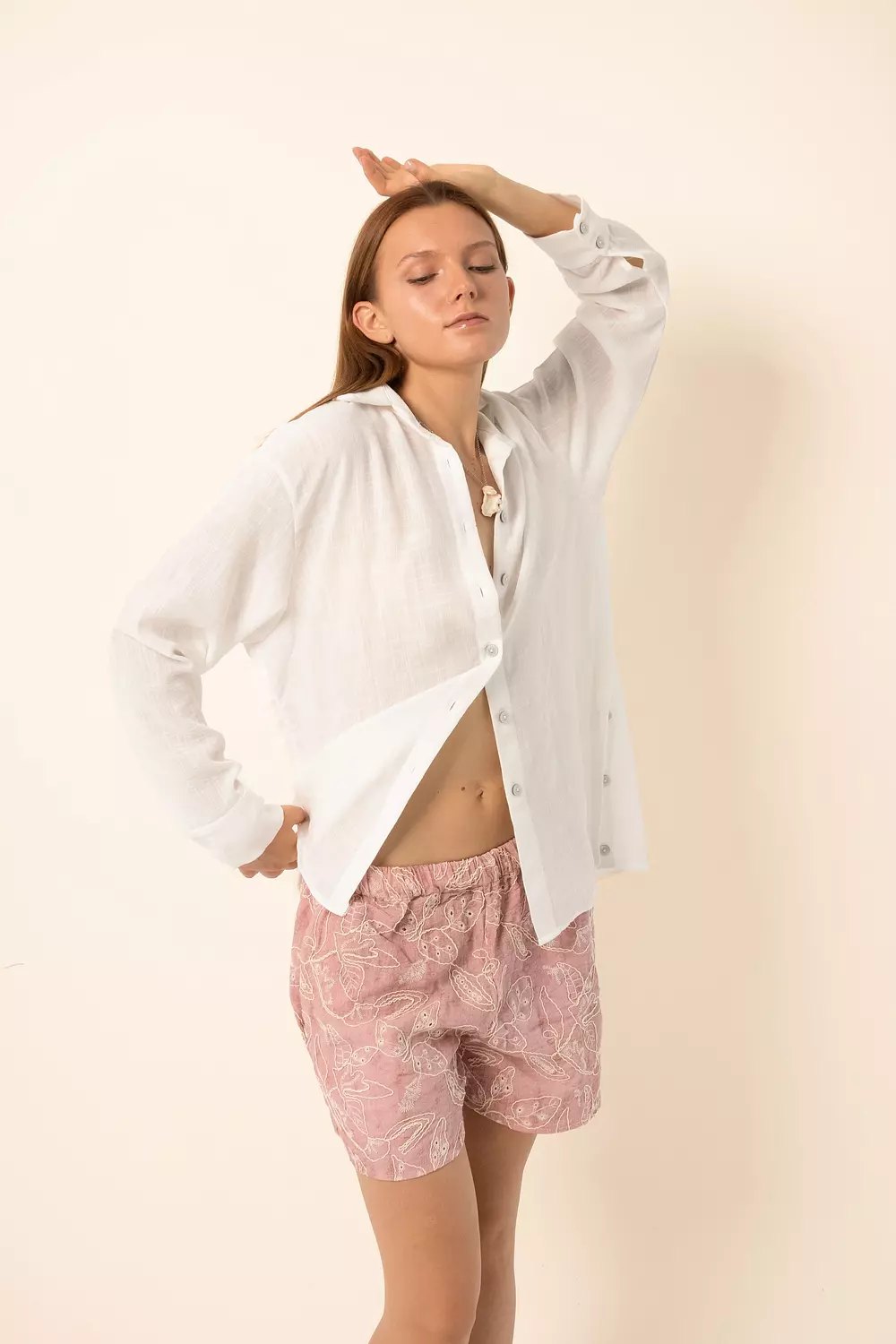 <p><strong>Oversized Shirt with side button - White</strong></p>
