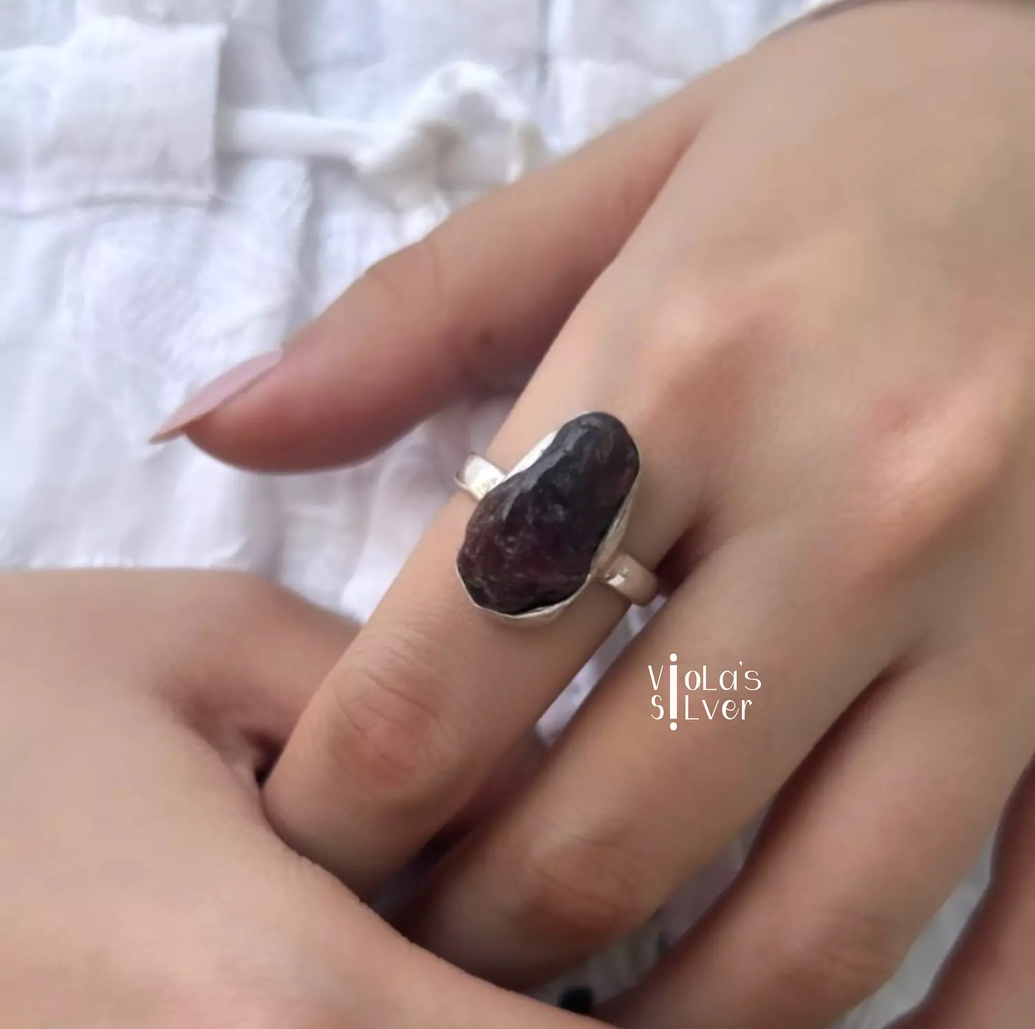 Garnet ring image