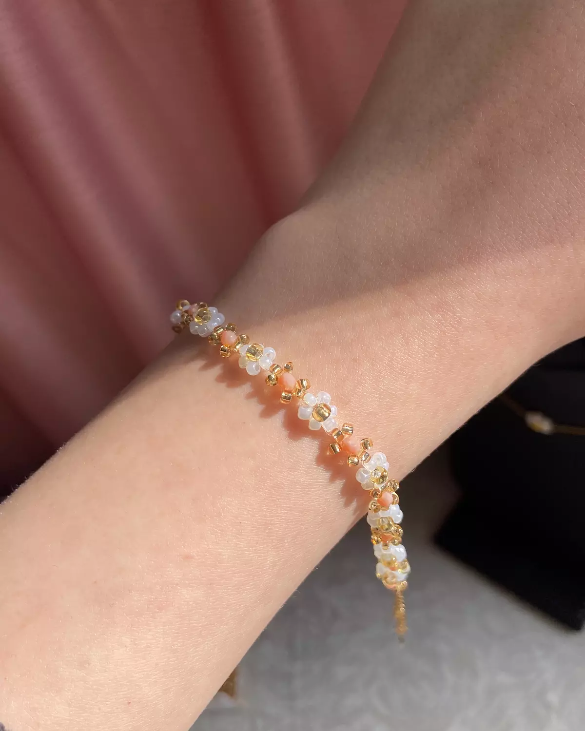White flowers with nude Crystals✨ 1