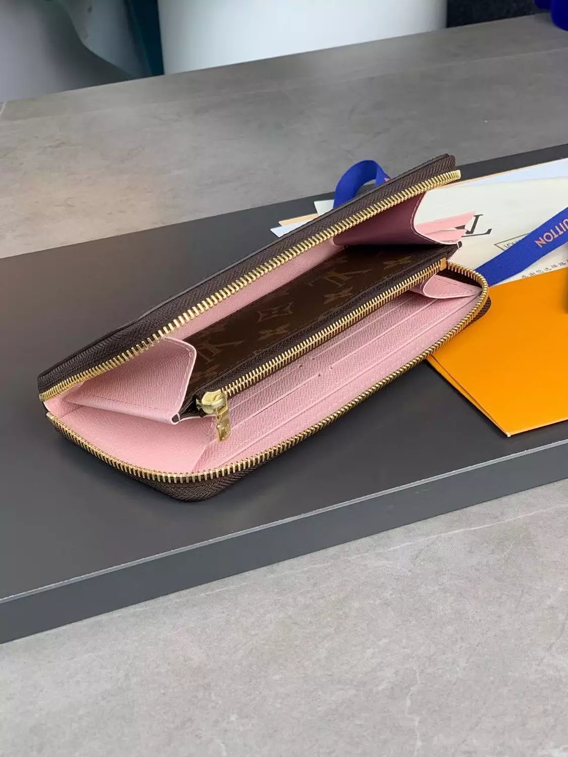 Lv wallet 4