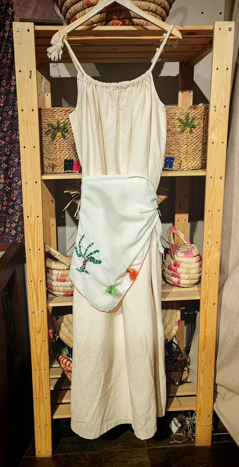 White siwi shawl hover image