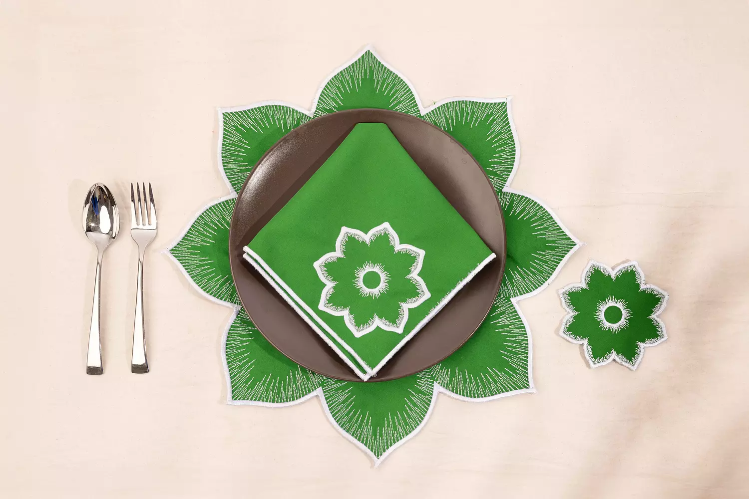 Placemat Set of 6 " Green Flower " image