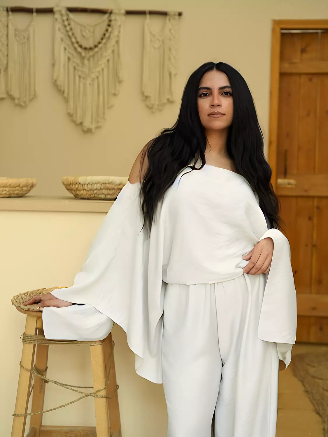 SILKY WHITE WOMAN CUT SET hover image