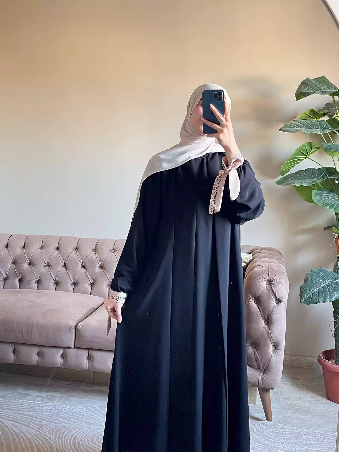 تذكر بأنك حر طليق / عباية hover image