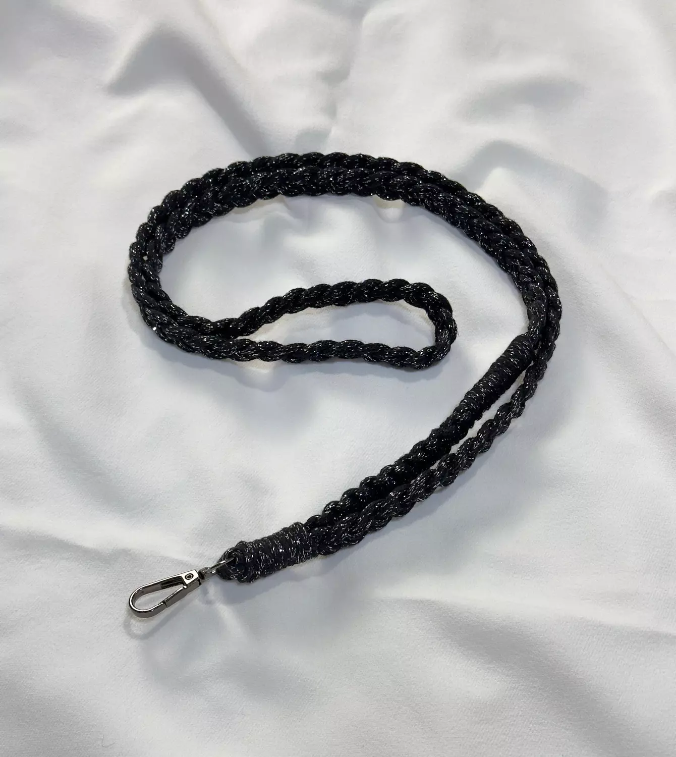 MOBILE CHAIN CROSS BLACK Glitter image