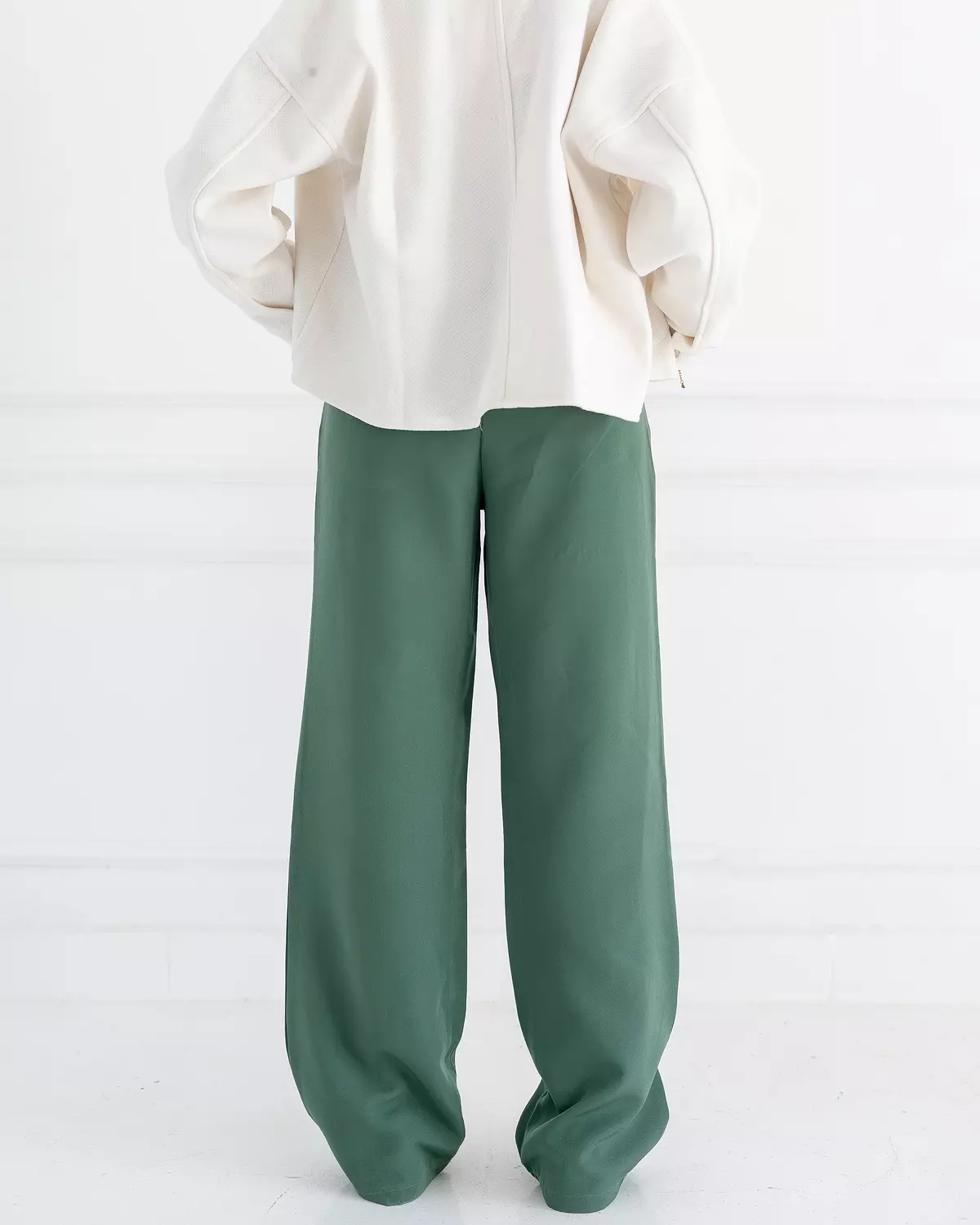 Olive classic high-waisted pant 1