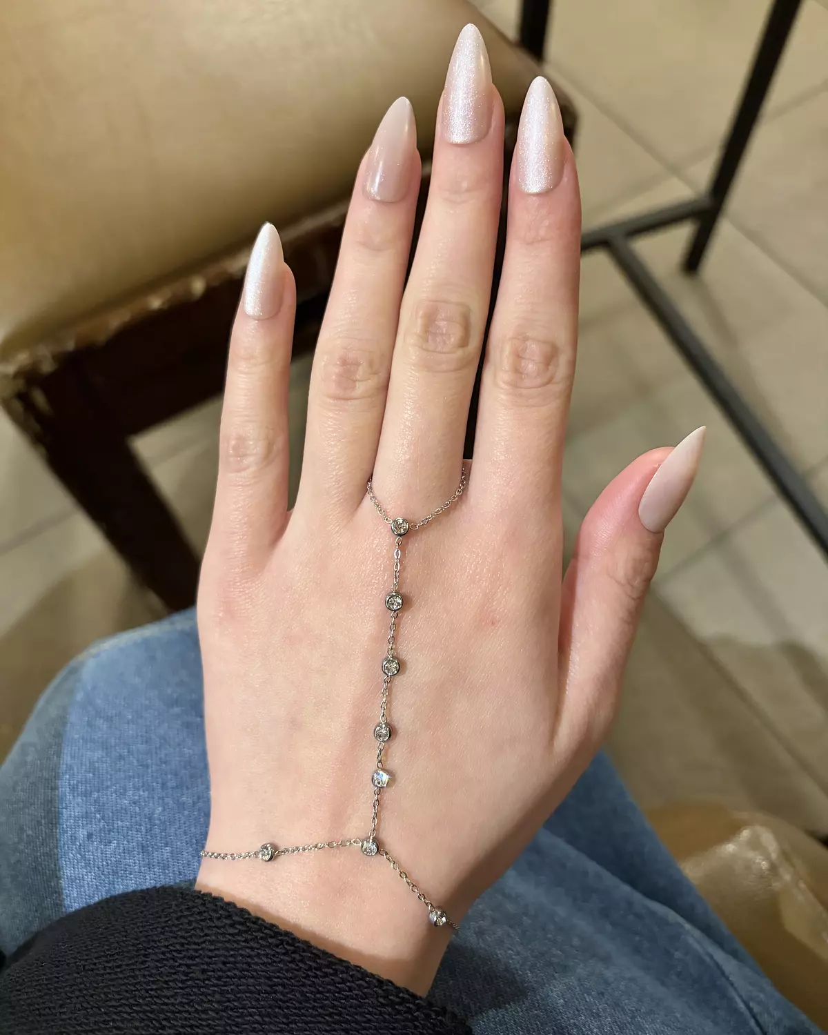 8 crystals stainless steel hand chain - silver  image