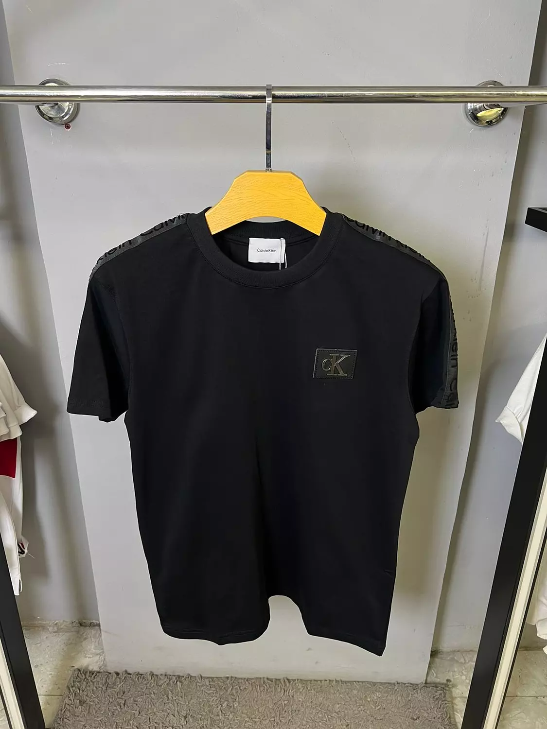 CALVIN KLEIN TSHIRT / 1424 3
