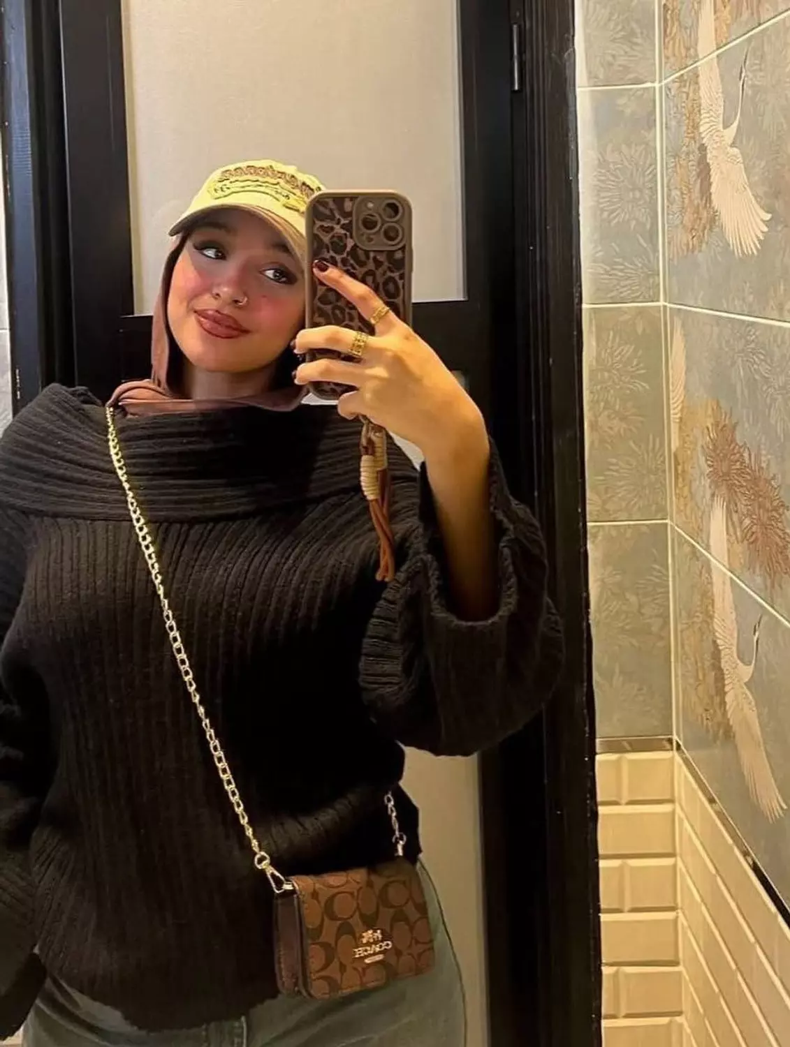 Offshoulder Pullover 2