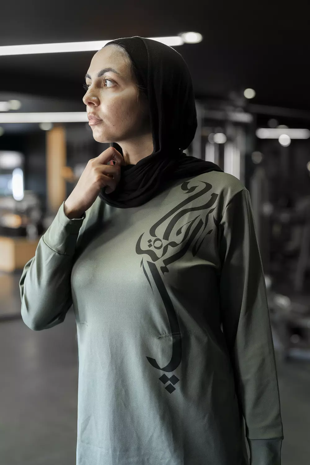HURRA'S LONG FIT T-SHIRT IN OLIVE - حره كالسحاب 1