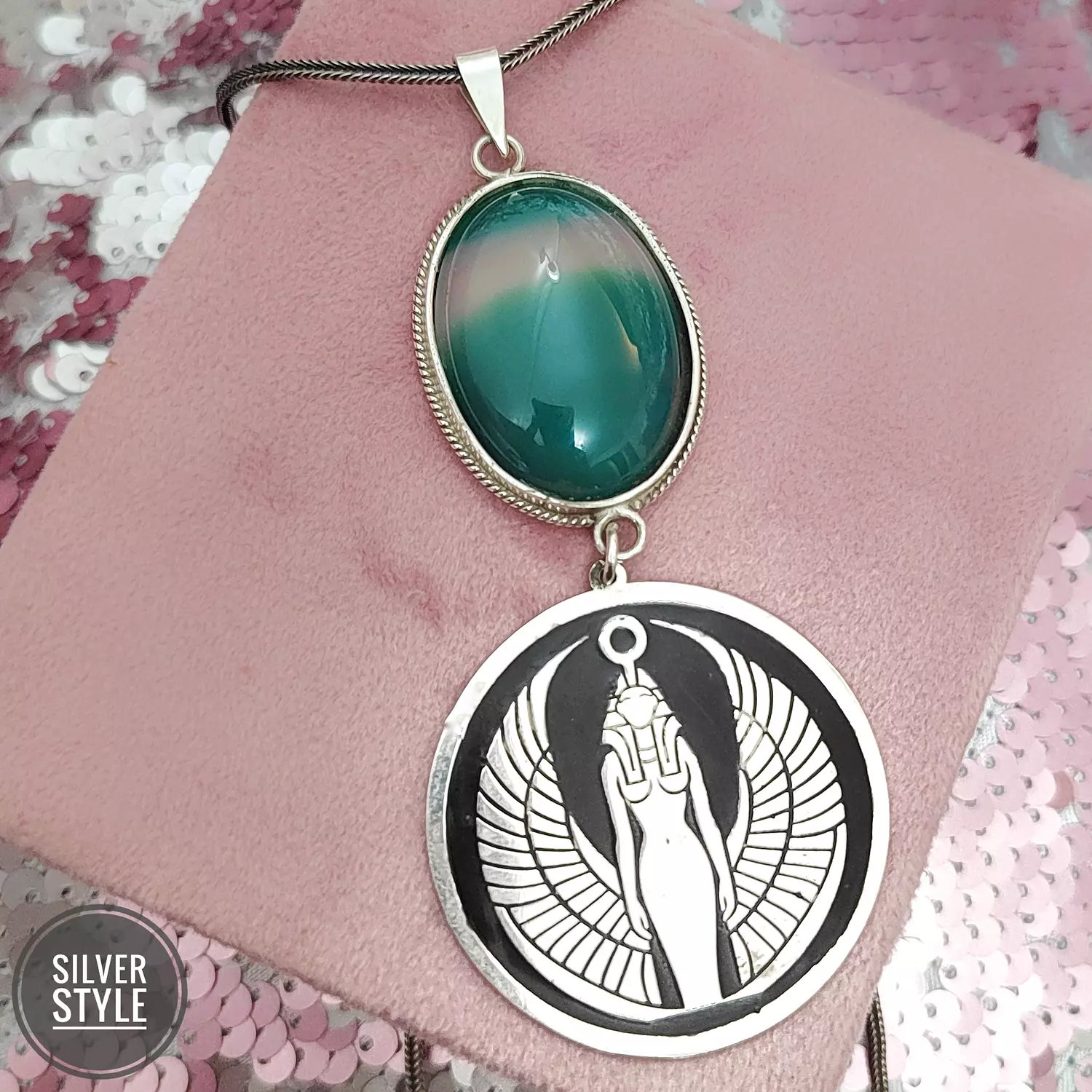 Natural royal green Agate  image