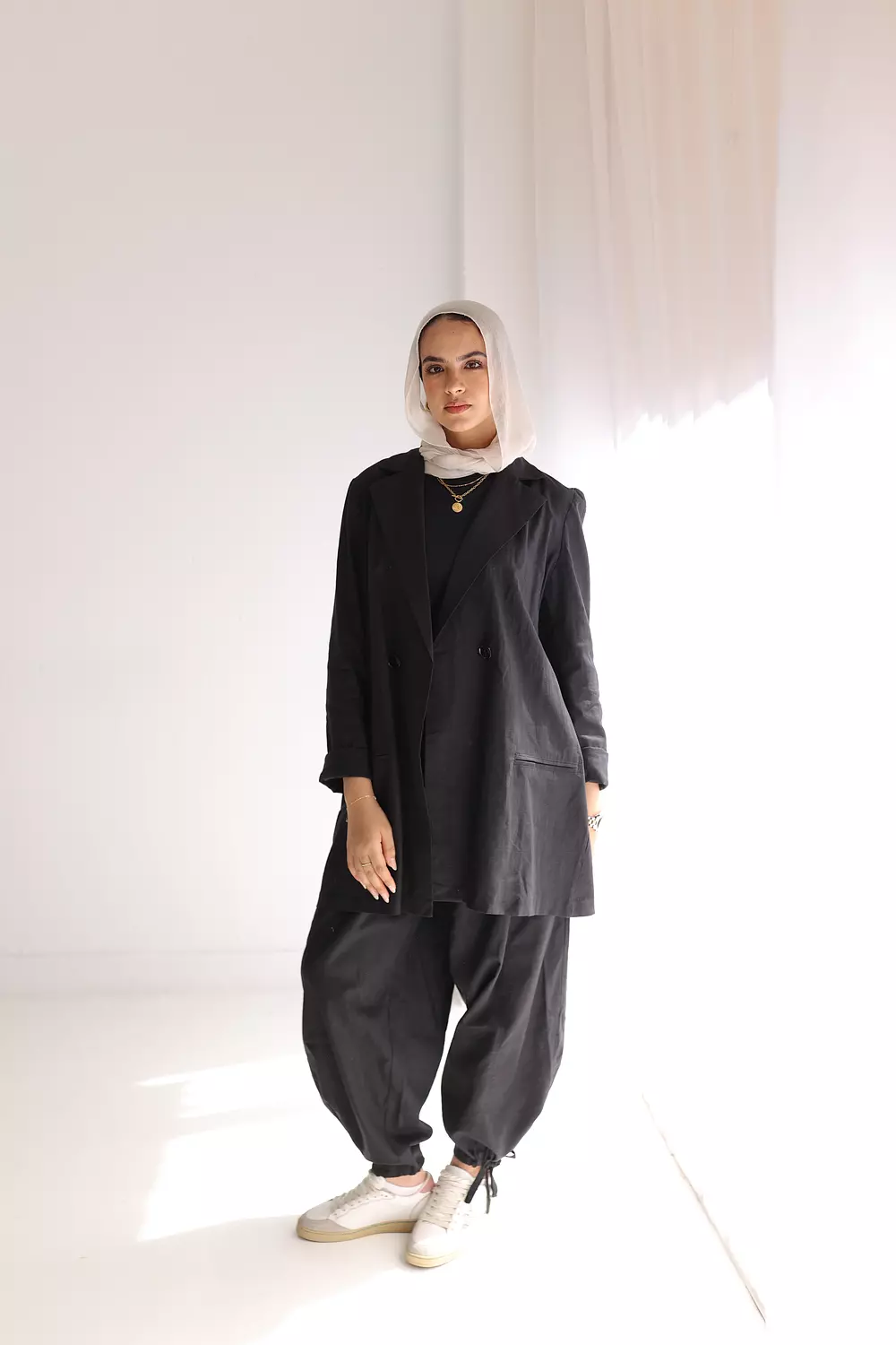 Linen wrapped pants is black  2