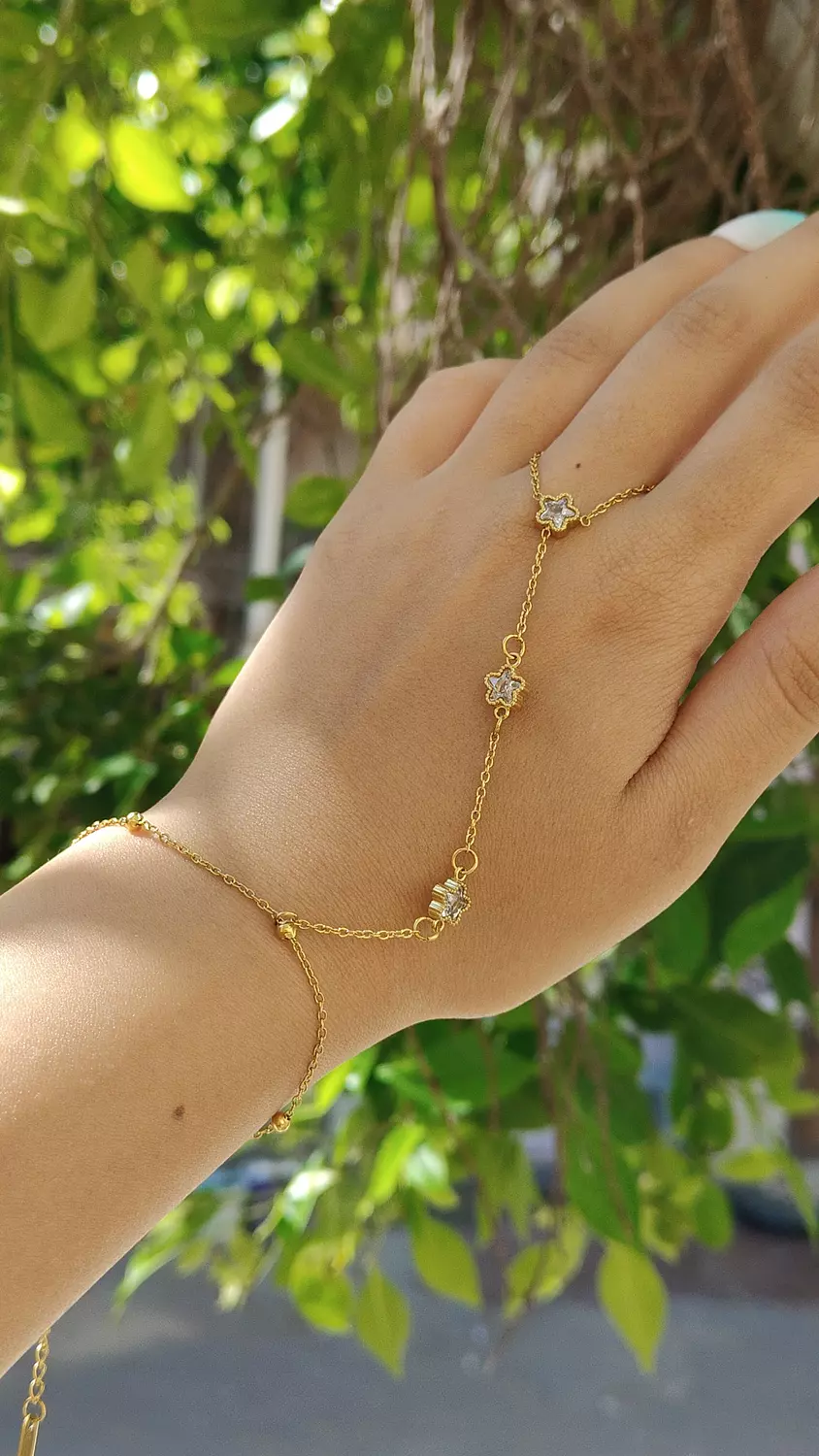 Flowry handchain image