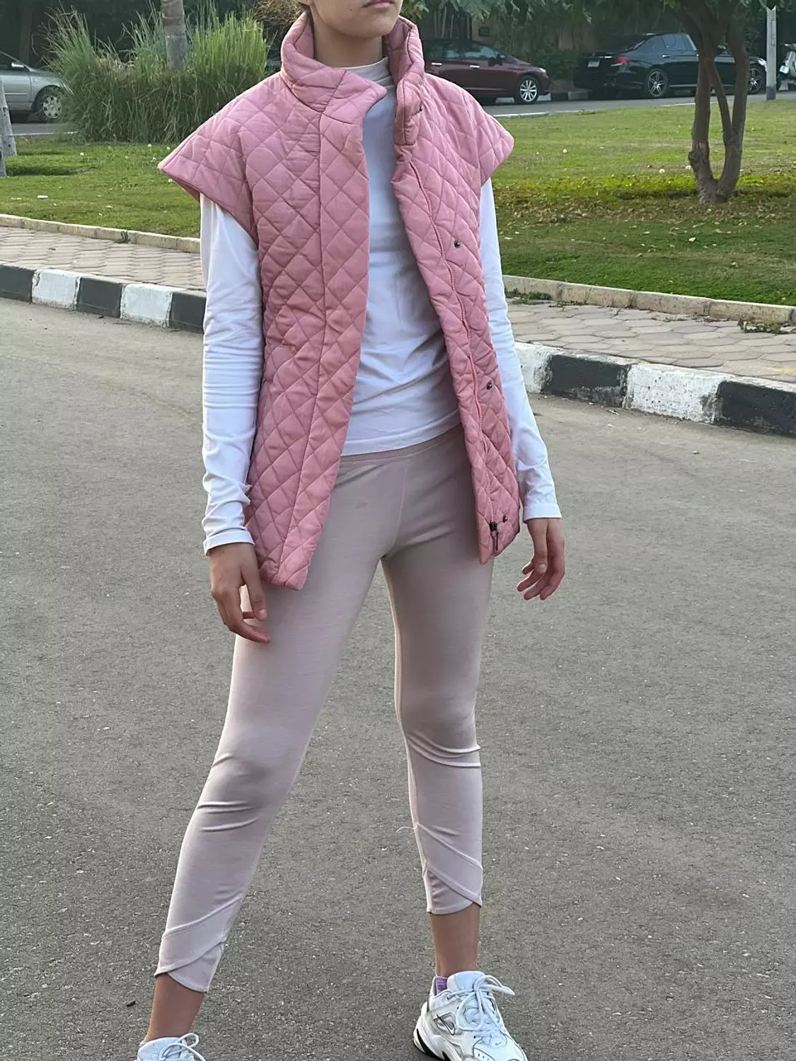 Pump vest pink color image